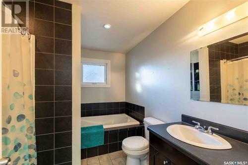 1314 Henleaze Avenue, Moose Jaw, SK - Indoor Photo Showing Bathroom