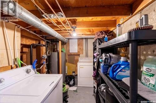 1314 Henleaze Avenue, Moose Jaw, SK - Indoor Photo Showing Laundry Room