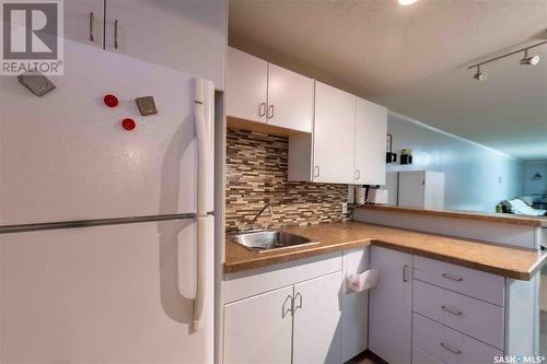 1314 Henleaze Avenue, Moose Jaw, SK - Indoor Photo Showing Kitchen