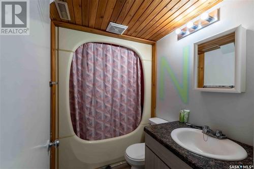 1314 Henleaze Avenue, Moose Jaw, SK - Indoor Photo Showing Bathroom