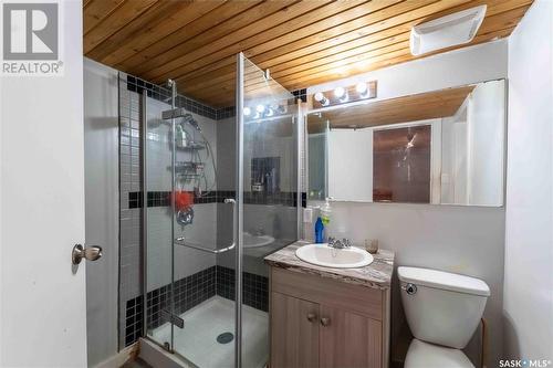 1314 Henleaze Avenue, Moose Jaw, SK - Indoor Photo Showing Bathroom