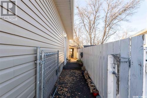 1314 Henleaze Avenue, Moose Jaw, SK - Outdoor