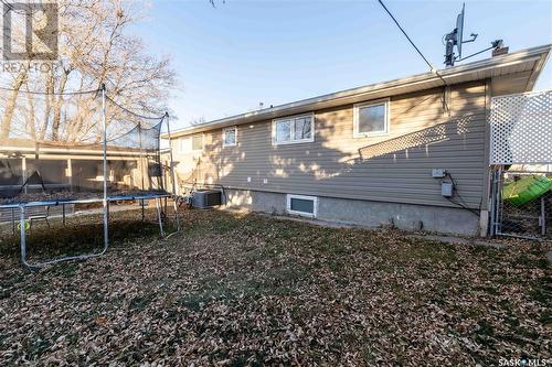 1314 Henleaze Avenue, Moose Jaw, SK - Outdoor