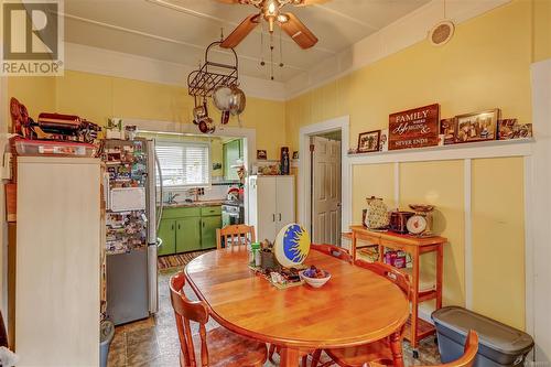 210 Victoria Rd, Nanaimo, BC - Indoor Photo Showing Dining Room