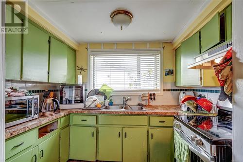 210 Victoria Rd, Nanaimo, BC - Indoor Photo Showing Kitchen With Double Sink