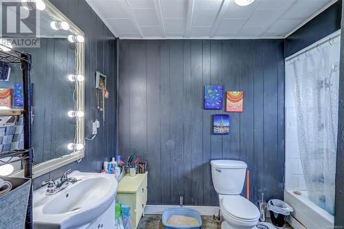 210 Victoria Rd, Nanaimo, BC - Indoor Photo Showing Bathroom