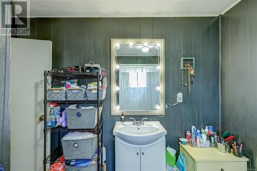 210 Victoria Rd, Nanaimo, BC - Indoor Photo Showing Bathroom