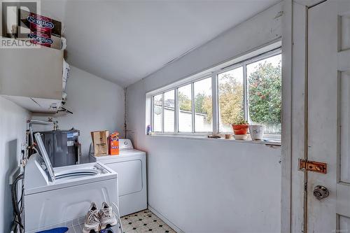 210 Victoria Rd, Nanaimo, BC - Indoor Photo Showing Laundry Room