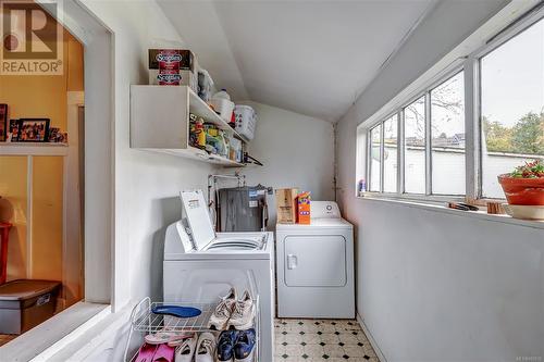 210 Victoria Rd, Nanaimo, BC - Indoor Photo Showing Laundry Room