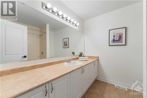 580 Sunlit Circle, Ottawa, ON - Indoor Photo Showing Bathroom