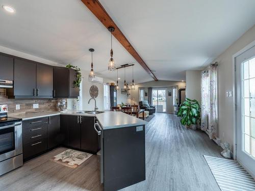 Kitchen - 12 Av. Bruno, Saint-Cyprien-De-Napierville, QC - Indoor Photo Showing Kitchen With Upgraded Kitchen