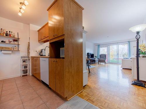 Overall view - 308-1530 Av. Victoria, Longueuil (Greenfield Park), QC - Indoor Photo Showing Kitchen