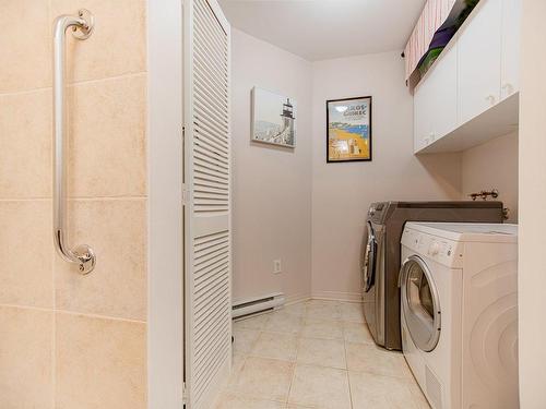 Laundry room - 308-1530 Av. Victoria, Longueuil (Greenfield Park), QC - Indoor Photo Showing Laundry Room