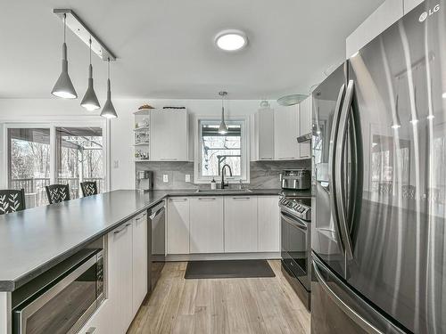 Kitchen - 135 Allée Du Wigwam, Mont-Tremblant, QC - Indoor Photo Showing Kitchen With Upgraded Kitchen