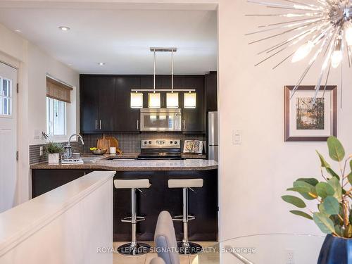 20 Moccasin Tr, Toronto, ON - Indoor Photo Showing Kitchen