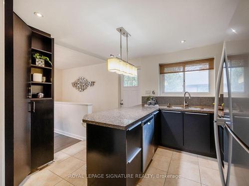 20 Moccasin Tr, Toronto, ON - Indoor Photo Showing Kitchen