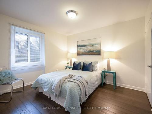 20 Moccasin Tr, Toronto, ON - Indoor Photo Showing Bedroom