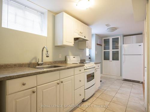 20 Moccasin Tr, Toronto, ON - Indoor Photo Showing Kitchen