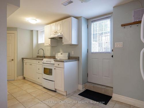 20 Moccasin Tr, Toronto, ON - Indoor Photo Showing Kitchen