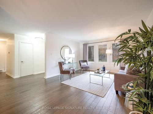 20 Moccasin Tr, Toronto, ON - Indoor Photo Showing Living Room