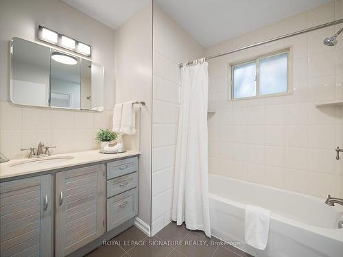 23 Wichey Rd, Toronto, ON - Indoor Photo Showing Bathroom