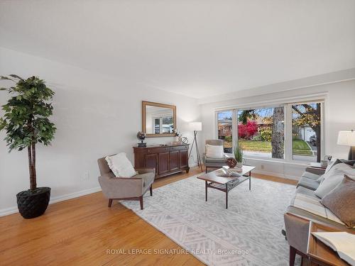 23 Wichey Rd, Toronto, ON - Indoor Photo Showing Living Room