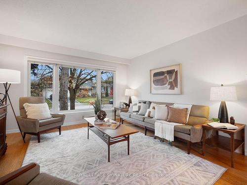 23 Wichey Rd, Toronto, ON - Indoor Photo Showing Living Room