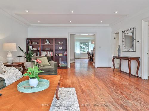 36 Martindale Rd, Toronto, ON - Indoor Photo Showing Living Room