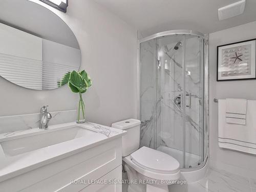 36 Martindale Rd, Toronto, ON - Indoor Photo Showing Bathroom