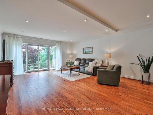 36 Martindale Rd, Toronto, ON - Indoor Photo Showing Living Room