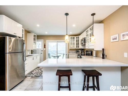 52 Drury Lane, Barrie, ON - Indoor Photo Showing Kitchen With Upgraded Kitchen