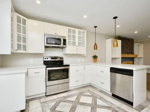 52 Drury Lane, Barrie, ON - Indoor Photo Showing Kitchen