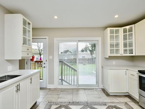 52 Drury Lane, Barrie, ON - Indoor Photo Showing Kitchen