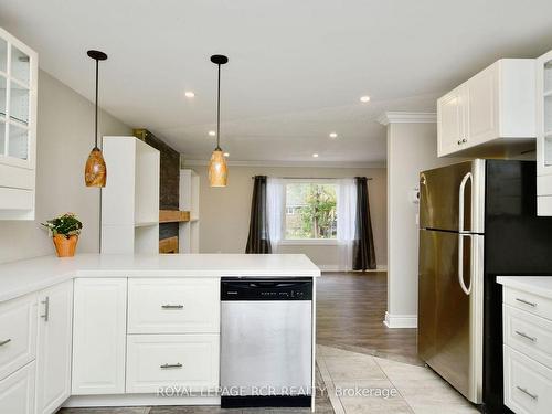 52 Drury Lane, Barrie, ON - Indoor Photo Showing Kitchen With Upgraded Kitchen