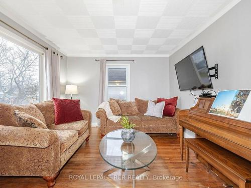 20 Amanda St, Orangeville, ON - Indoor Photo Showing Living Room