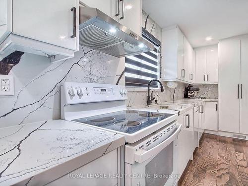 372 Wildwood Dr, Oakville, ON - Indoor Photo Showing Kitchen