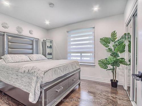 372 Wildwood Dr, Oakville, ON - Indoor Photo Showing Bedroom