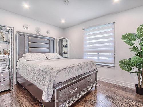 372 Wildwood Dr, Oakville, ON - Indoor Photo Showing Bedroom