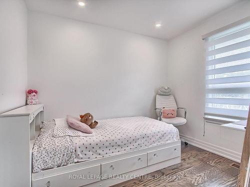 372 Wildwood Dr, Oakville, ON - Indoor Photo Showing Bedroom