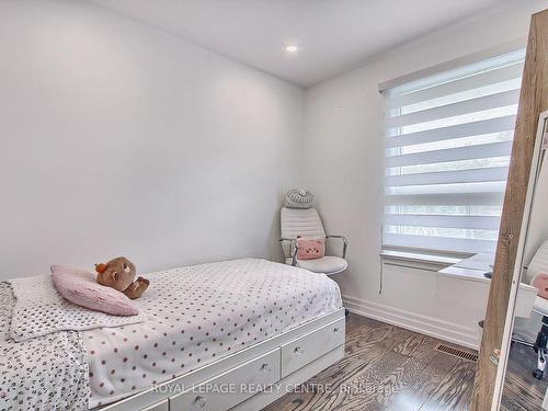 372 Wildwood Dr, Oakville, ON - Indoor Photo Showing Bedroom