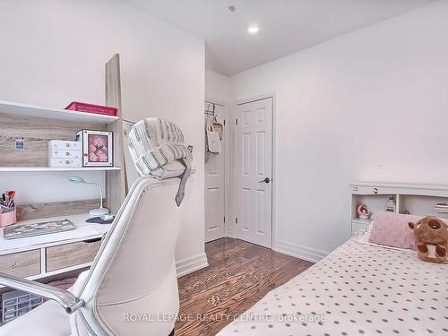 372 Wildwood Dr, Oakville, ON - Indoor Photo Showing Bedroom