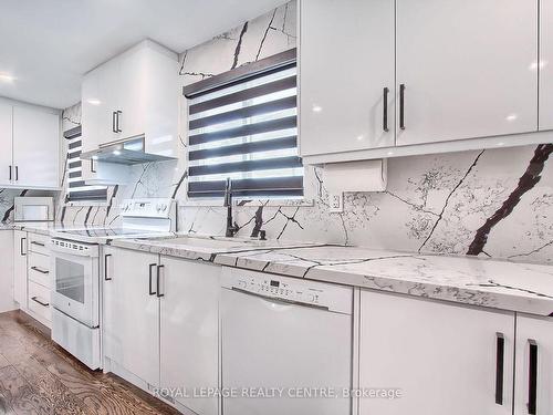 372 Wildwood Dr, Oakville, ON - Indoor Photo Showing Kitchen