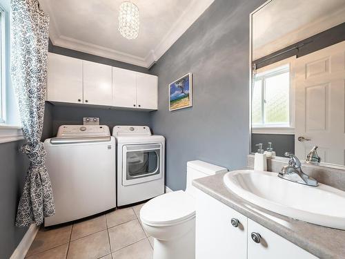 Salle d'eau - 44 Rue Labarre, Varennes, QC - Indoor Photo Showing Laundry Room