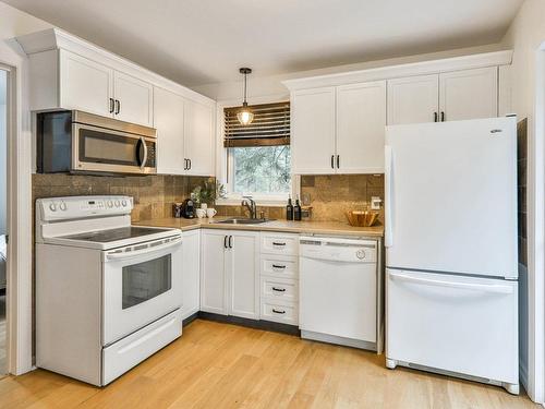 Cuisine - 140 Av. Jean-Paul, Chertsey, QC - Indoor Photo Showing Kitchen