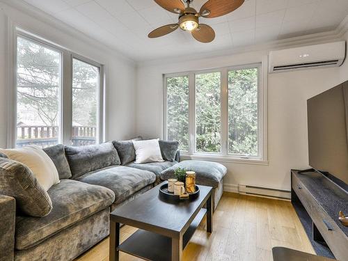 Salon - 140 Av. Jean-Paul, Chertsey, QC - Indoor Photo Showing Living Room