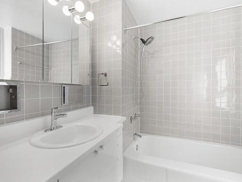 Salle de bains - 203-3033 Rue Sherbrooke O., Westmount, QC - Indoor Photo Showing Bathroom