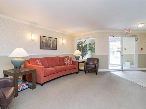 3147-2600 Ferguson Rd, Central Saanich, BC - Indoor Photo Showing Living Room