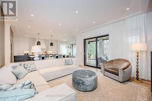 356 River Side Drive, Oakville, ON - Indoor Photo Showing Living Room