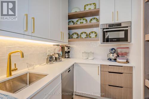 356 River Side Drive, Oakville, ON - Indoor Photo Showing Kitchen