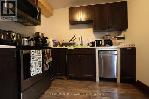 56 Regent Street E, Welland, ON - Indoor Photo Showing Kitchen